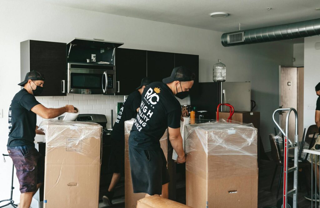 Movers Packing boxes